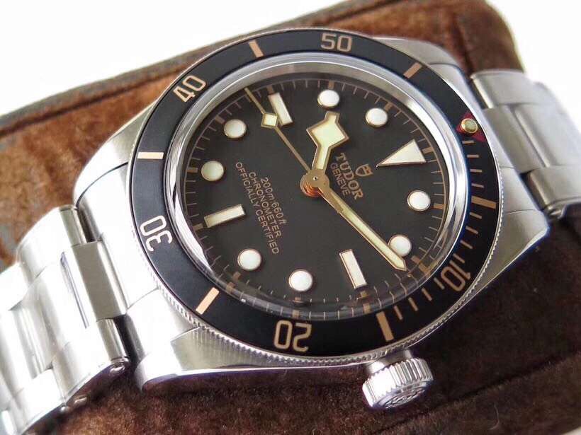 Heritage Black Bay Shield 39mm SS V2 ZF 1:1 Best Edition Black Bezel on SS Bracelet A2824 – Image 4