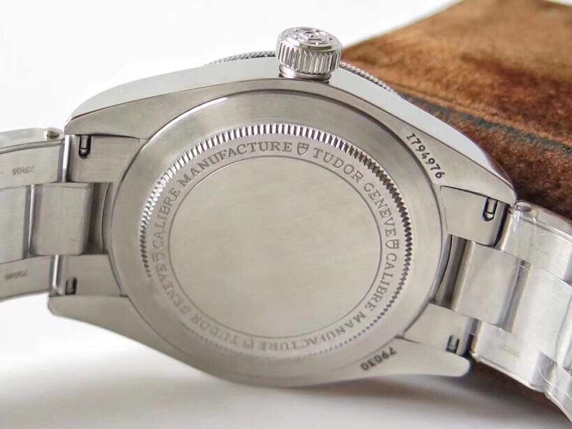 Heritage Black Bay Shield 39mm SS V2 ZF 1:1 Best Edition Black Bezel on SS Bracelet A2824 – Image 6