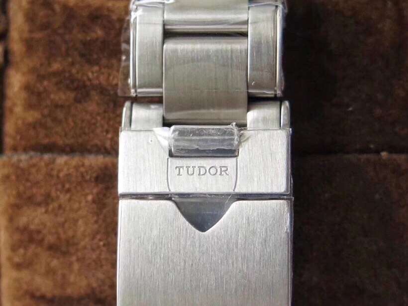 Heritage Black Bay Shield 39mm SS V2 ZF 1:1 Best Edition Black Bezel on SS Bracelet A2824 – Image 9