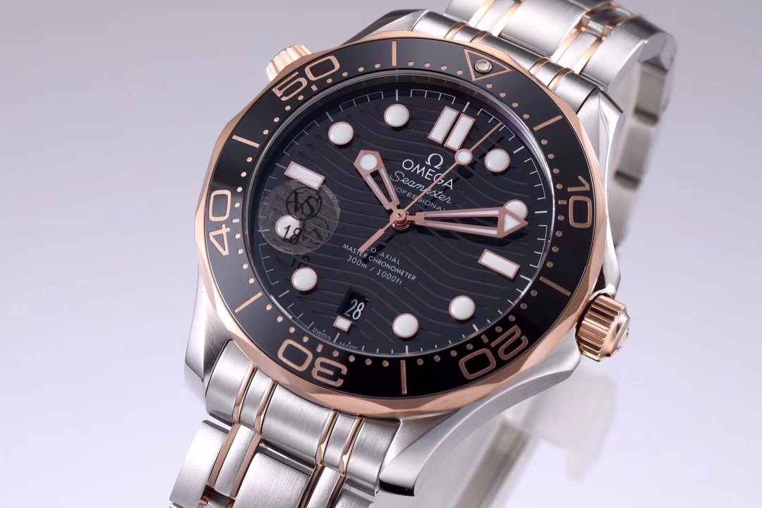 2018 SEAMASTER DIVER 300M SS/RG VSF 1:1 BEST EDITION RG BEZEL BLACK DIAL ON SS/RG BRACELET A8800 – Image 6