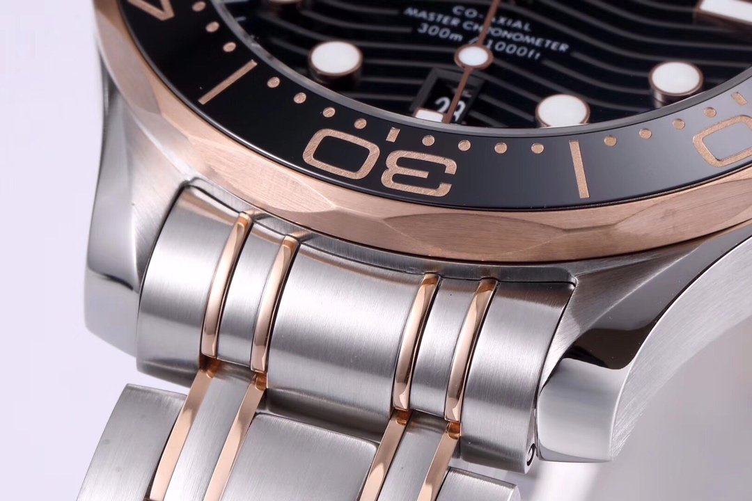 2018 SEAMASTER DIVER 300M SS/RG VSF 1:1 BEST EDITION RG BEZEL BLACK DIAL ON SS/RG BRACELET A8800 – Image 9