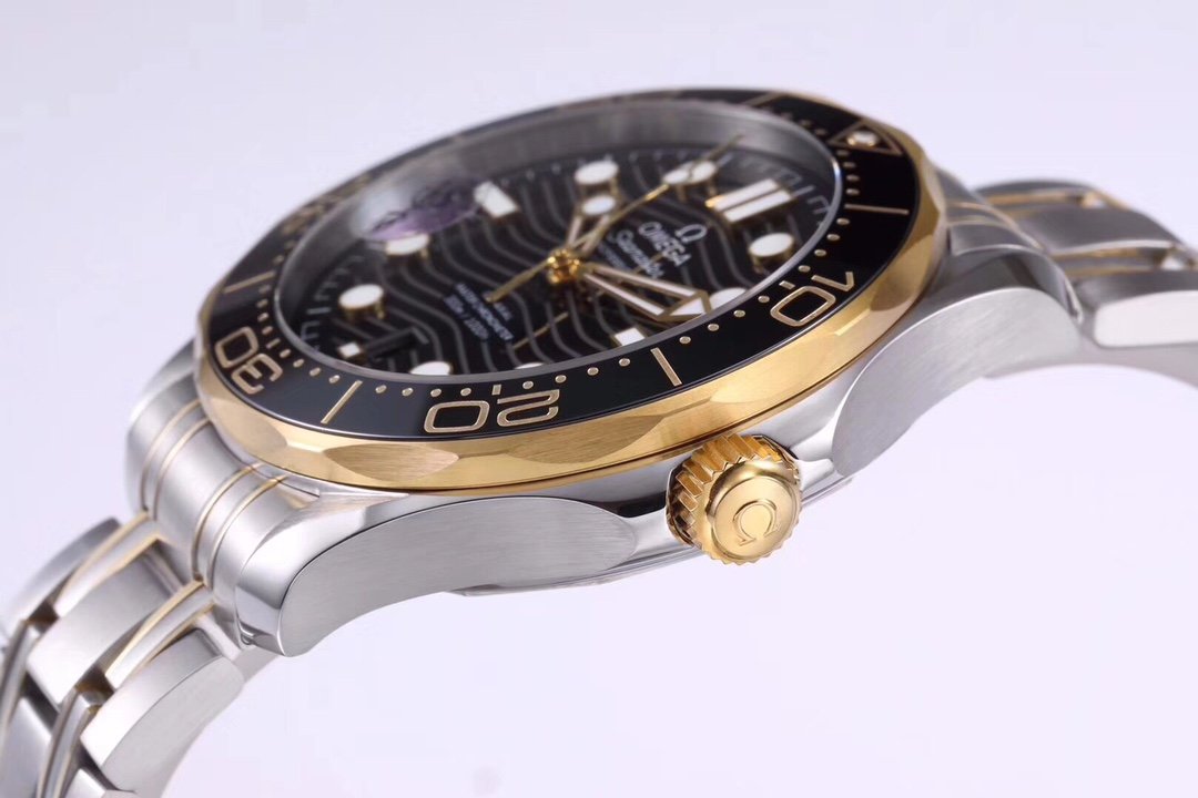 2018 SEAMASTER DIVER 300M SS/YG VSF 1:1 BEST EDITION YG BEZEL BLACK DIAL ON SS/YG BRACELET A8800 – Image 9