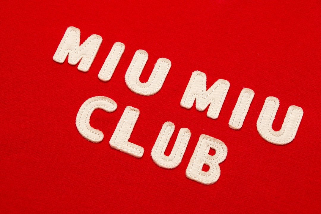 Miumiu red patch logo contrast crew neck sweatshirt – Image 8